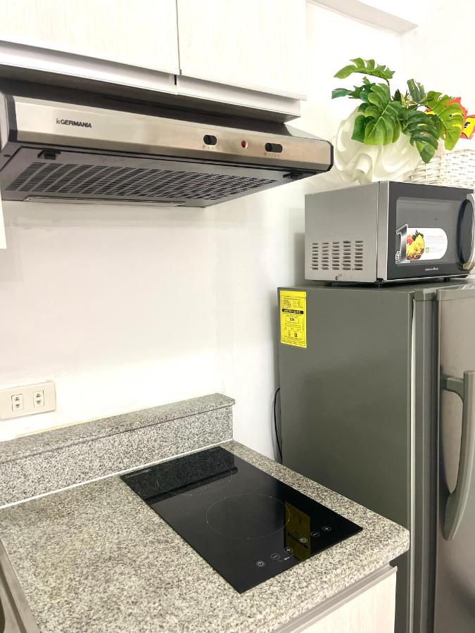 Lancris Residences 2 Bedroom Entire Apartment Near Airport With Pool Paranaque City Esterno foto