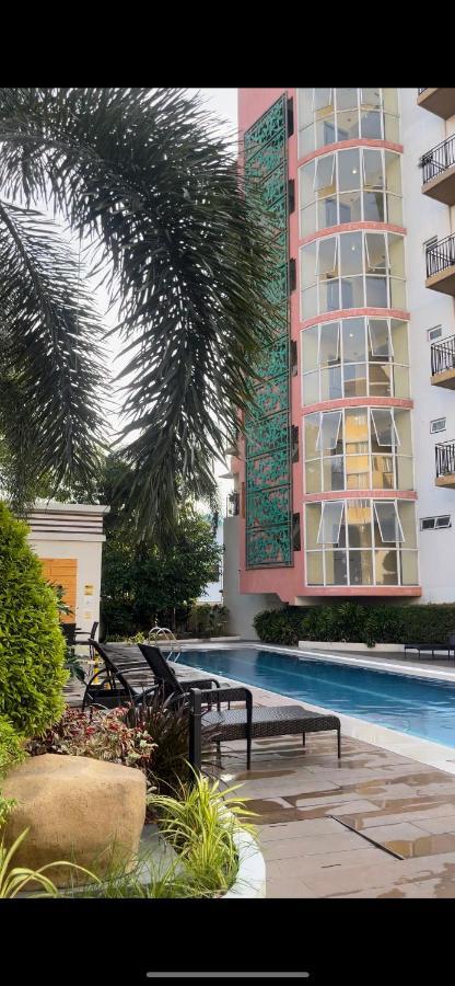 Lancris Residences 2 Bedroom Entire Apartment Near Airport With Pool Paranaque City Esterno foto