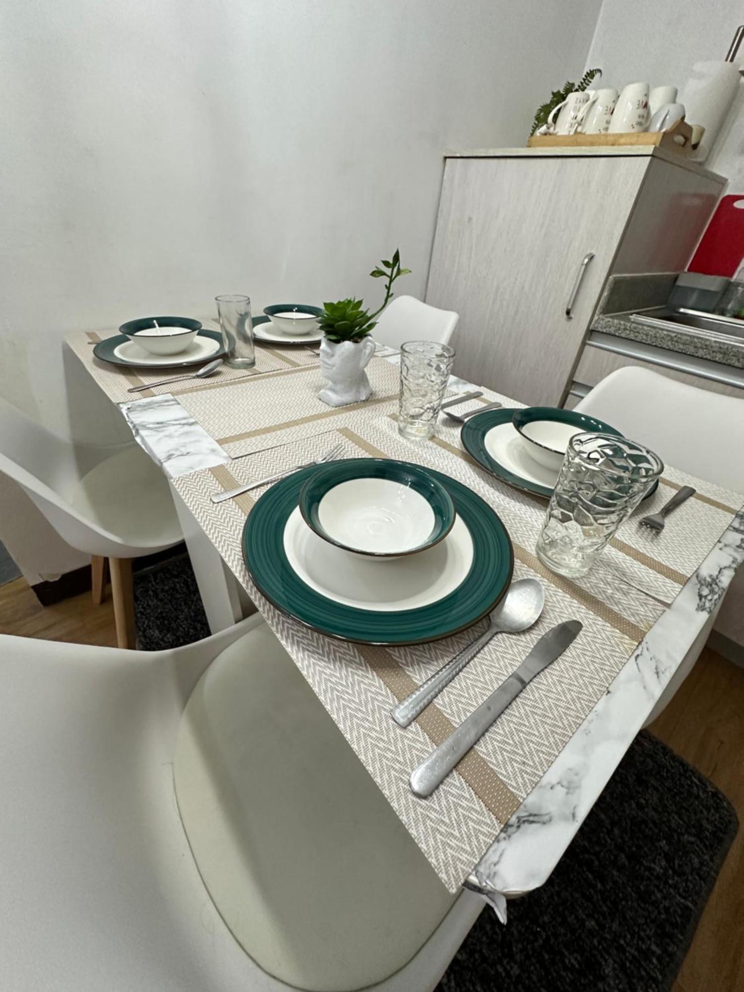 Lancris Residences 2 Bedroom Entire Apartment Near Airport With Pool Paranaque City Esterno foto