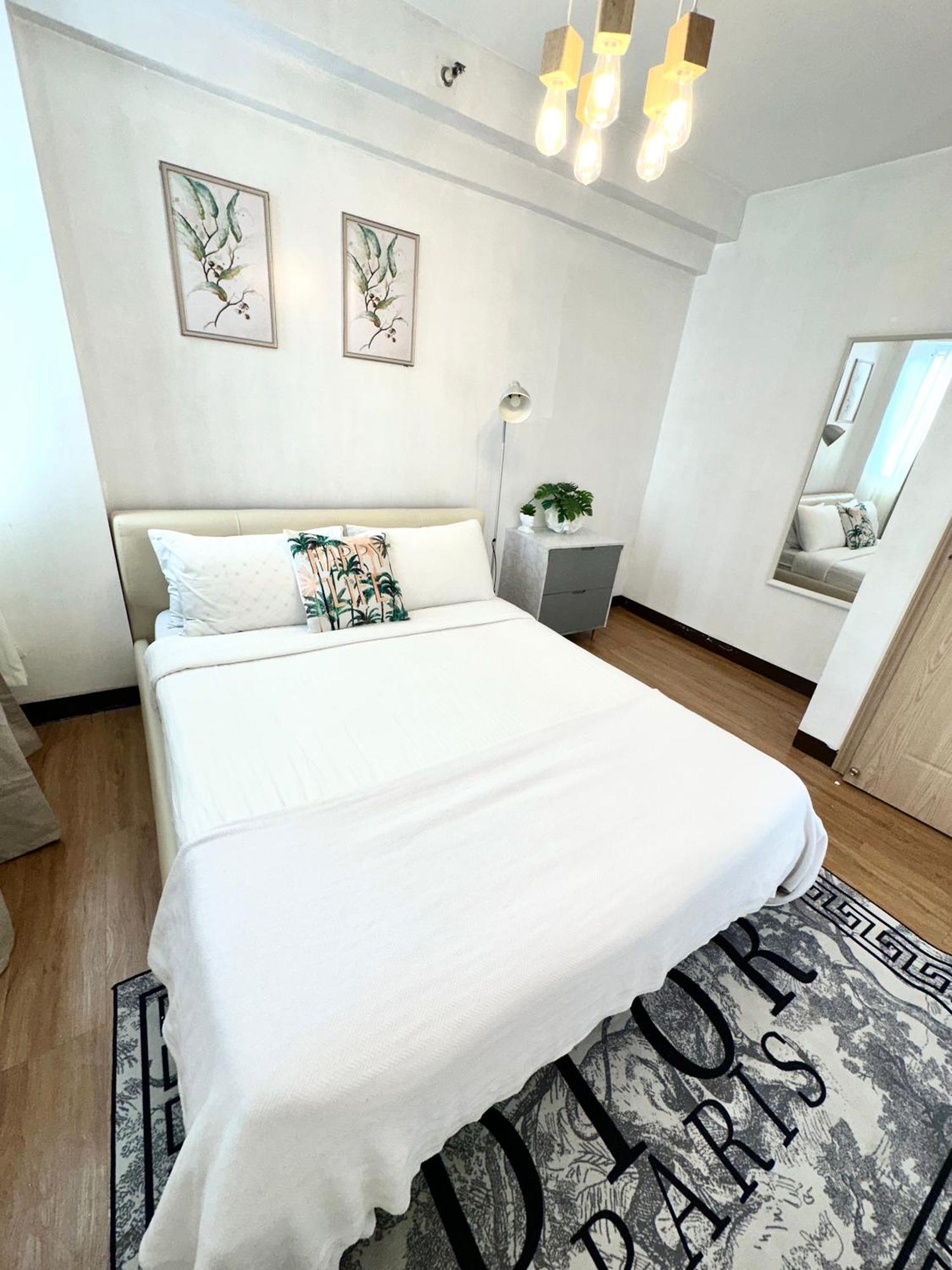 Lancris Residences 2 Bedroom Entire Apartment Near Airport With Pool Paranaque City Esterno foto